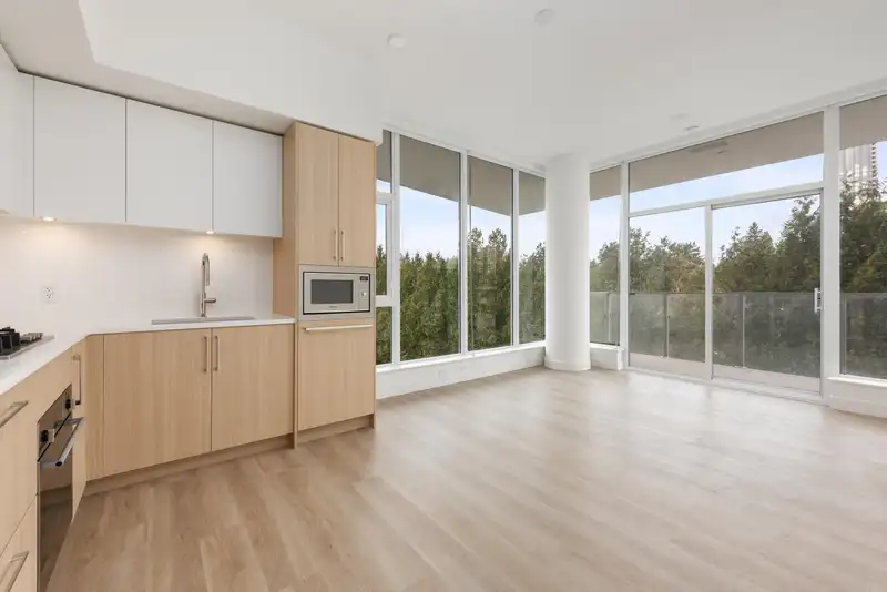 303 9675 KING GEORGE BOULEVARD - photo 2 of 30