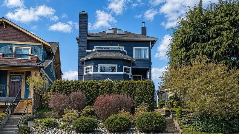 2158 W 3RD AVENUE - photo 1 of 20