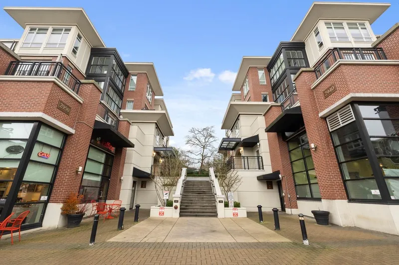 411 2940 KING GEORGE BOULEVARD - photo 2 of 25