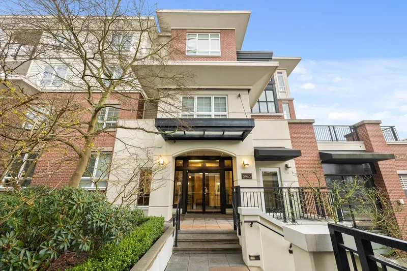 411 2940 KING GEORGE BOULEVARD - photo 3 of 25