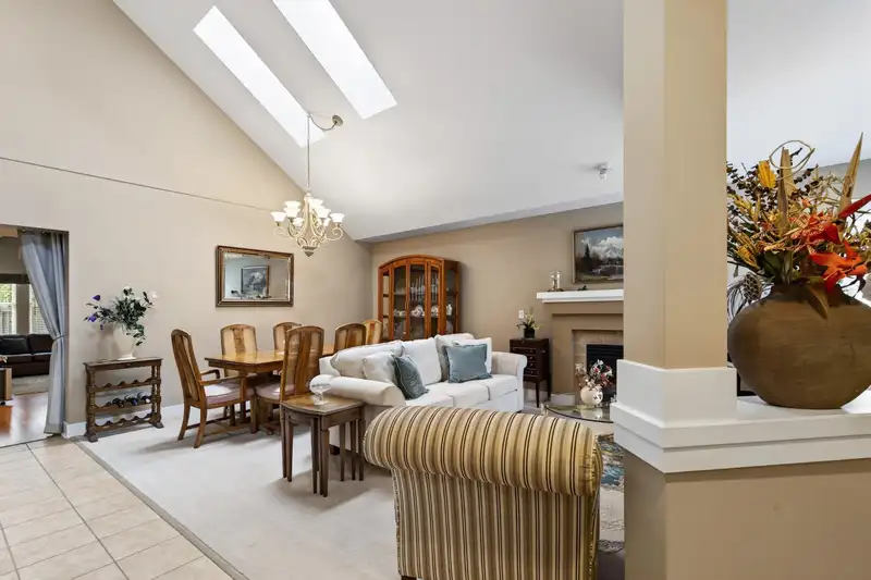 96 15500 ROSEMARY HEIGHTS CRESCENT - photo 4 of 40