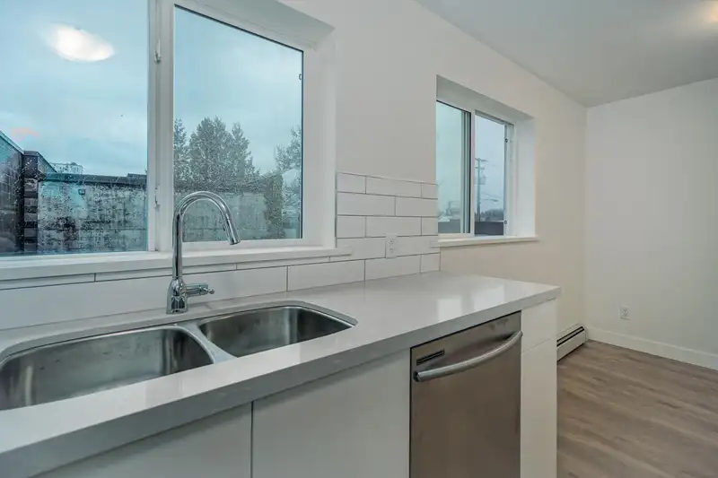 1827 PANDORA STREET - photo 3 of 39