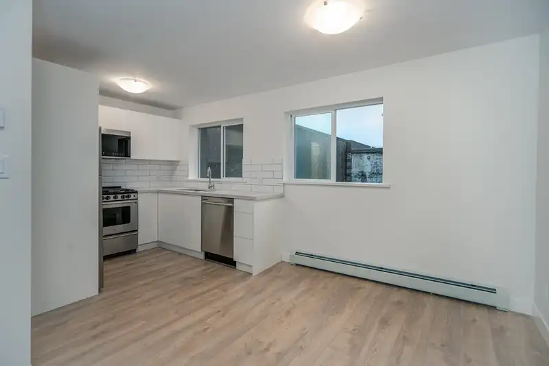 1827 PANDORA STREET - photo 4 of 39