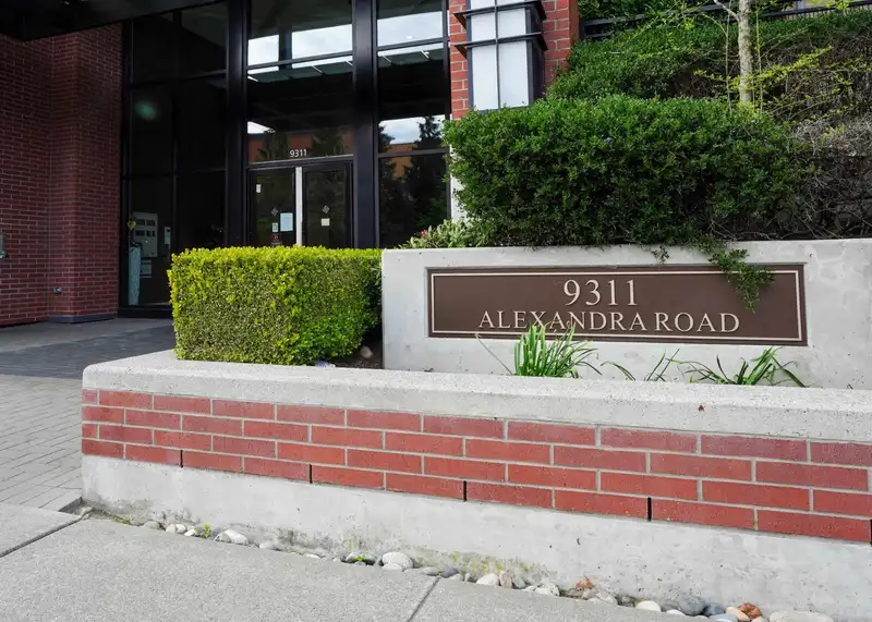 322 9311 ALEXANDRA ROAD - photo 3 of 26