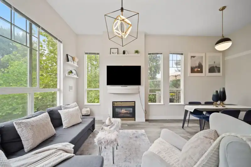404 10186 155 STREET - photo 1 of 37