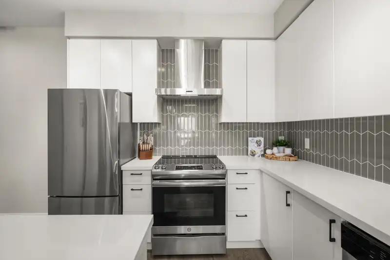 B512 20838 78B AVENUE - photo 4 of 40
