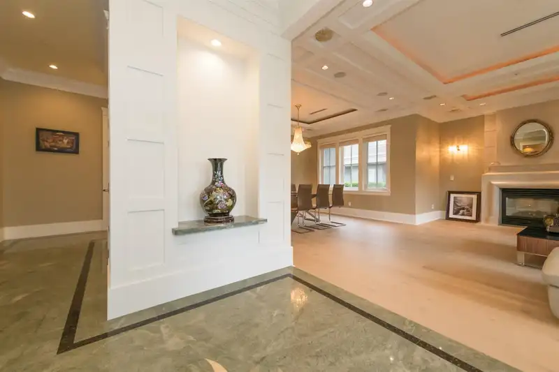 1121 W 39TH AVENUE - photo 3 of 27