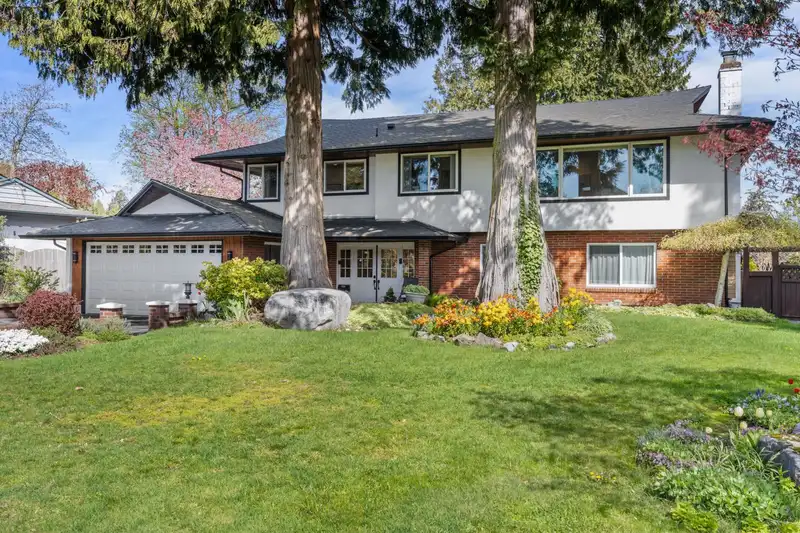 4907 7A AVENUE - photo 2 of 40