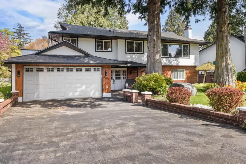 4907 7A AVENUE - photo 3 of 40