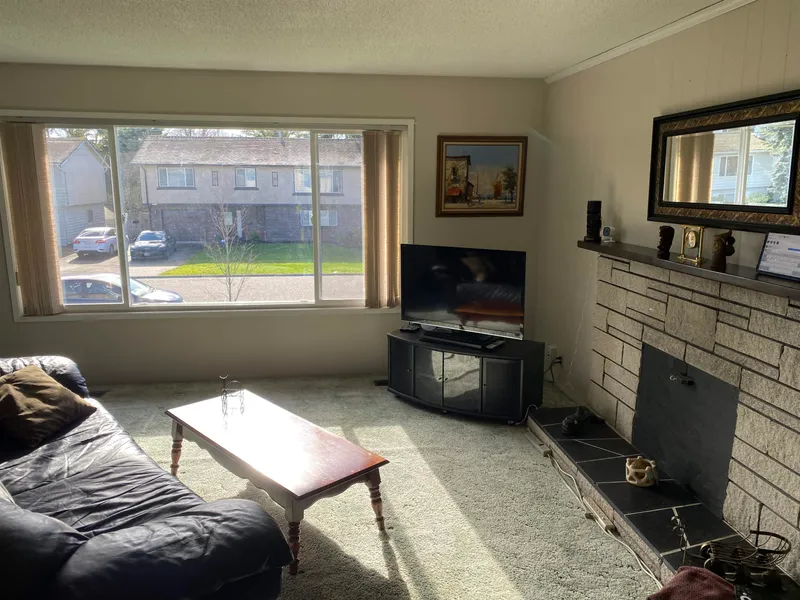 5373 MAPLE CRESCENT - photo 2 of 17