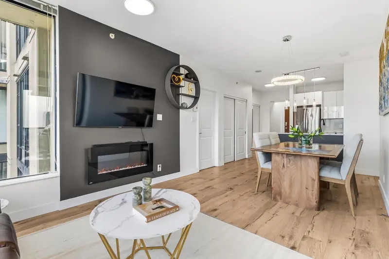 1701 15 E ROYAL AVENUE - photo 4 of 25