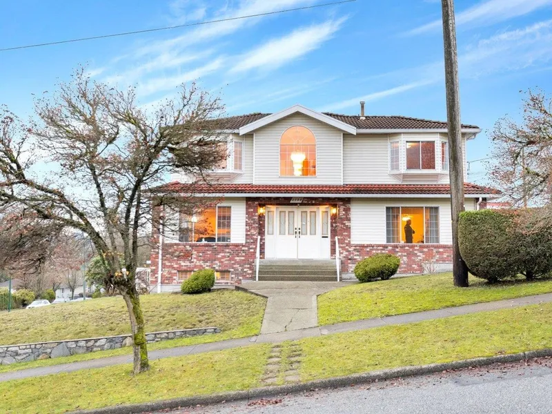 3288 E 5TH AVENUE - photo 2 of 25