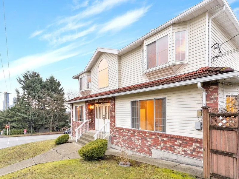 3288 E 5TH AVENUE - photo 3 of 25