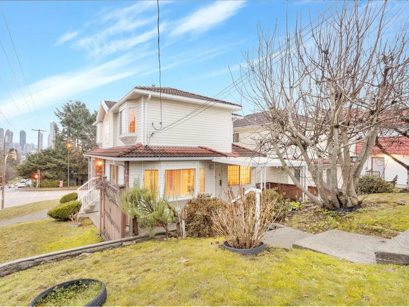 3288 E 5TH AVENUE - photo 4 of 25