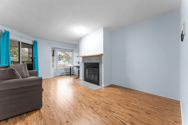 220 7571 MOFFATT ROAD - photo 2 of 9