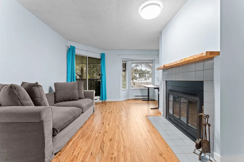 220 7571 MOFFATT ROAD - photo 3 of 9