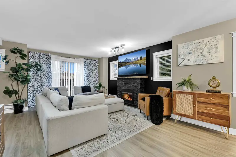 101 13368 72 AVENUE - photo 3 of 25