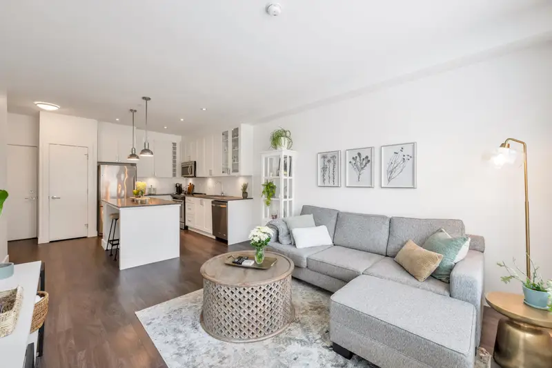 305 16396 64 AVENUE - photo 2 of 25