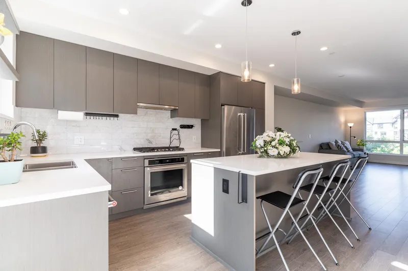 175 4738 HEMLOCK WAY - photo 1 of 25