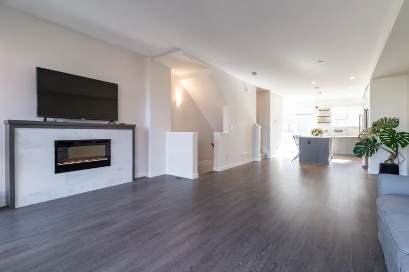 175 4738 HEMLOCK WAY - photo 4 of 25