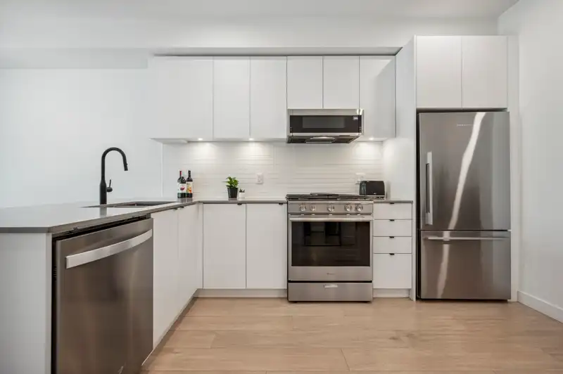 314 2345 RINDALL AVENUE - photo 1 of 17