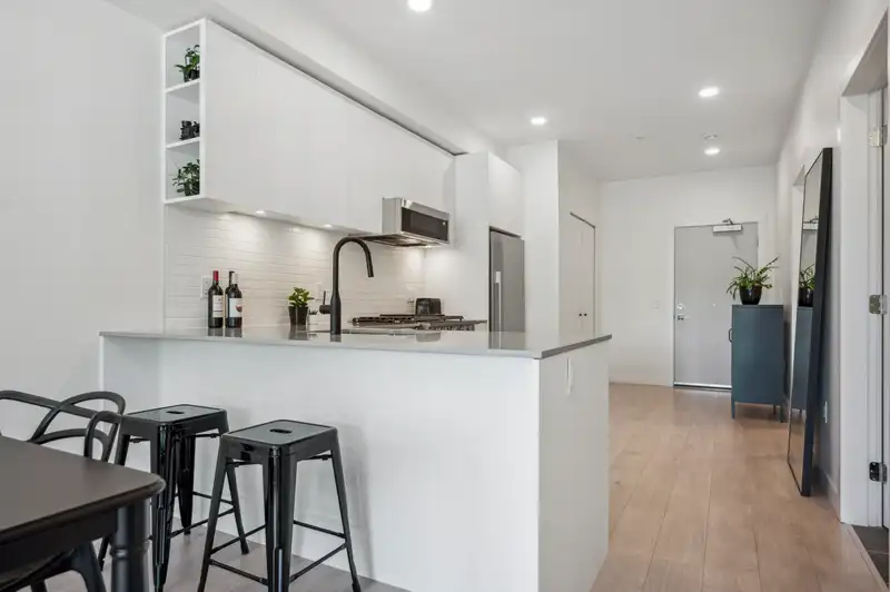 314 2345 RINDALL AVENUE - photo 4 of 17