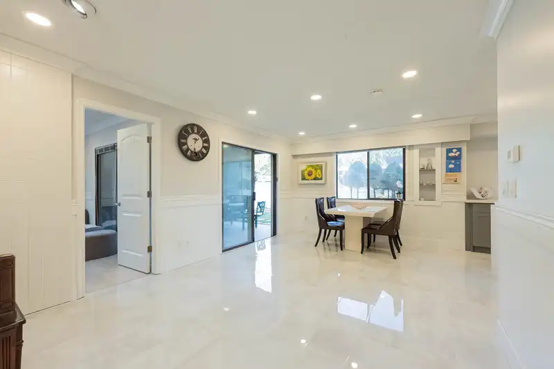9252 204 STREET - photo 2 of 37