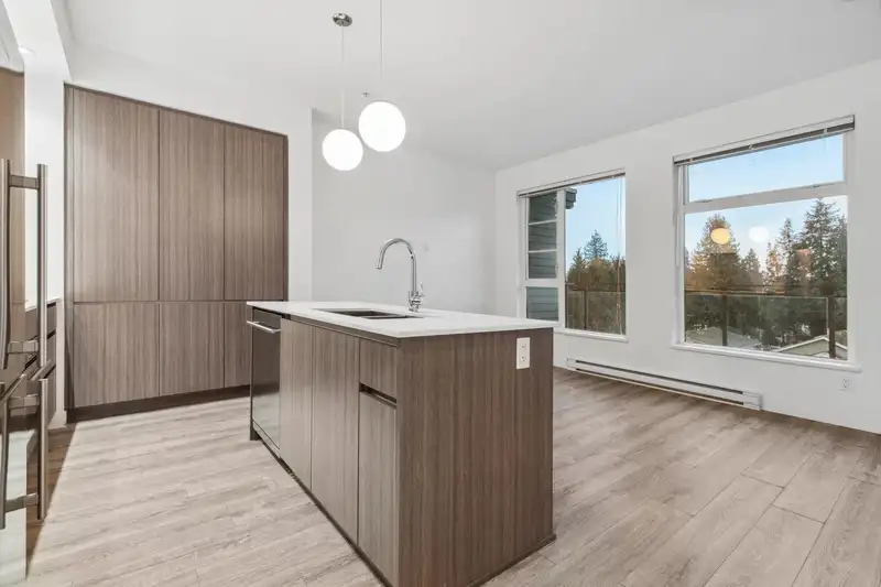 515 516 FOSTER AVENUE - photo 1 of 25