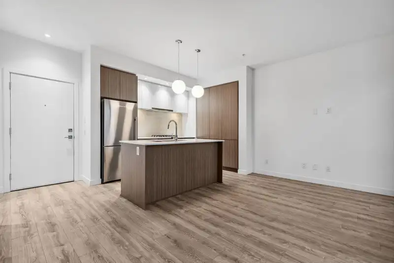515 516 FOSTER AVENUE - photo 3 of 25