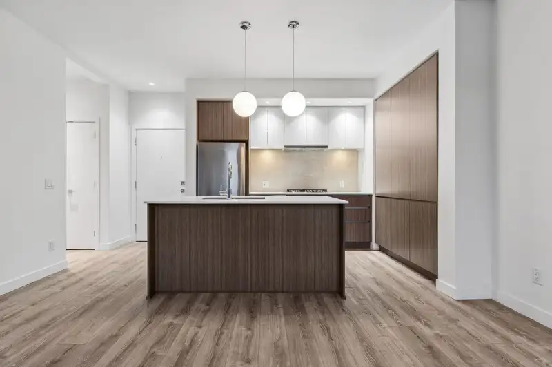 515 516 FOSTER AVENUE - photo 4 of 25