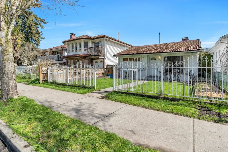 5092 MAIN STREET - photo 2 of 13