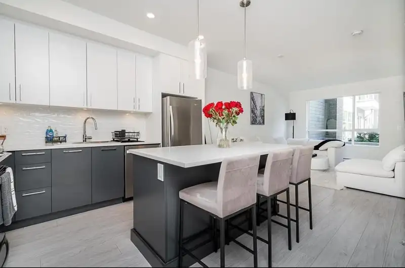 B110 20834 80 AVENUE - photo 2 of 29