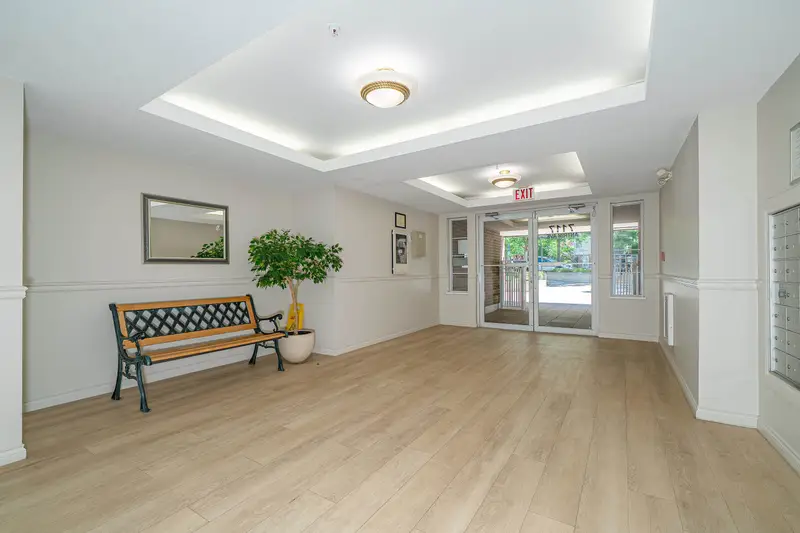 211 7117 ANTRIM AVENUE - photo 3 of 25