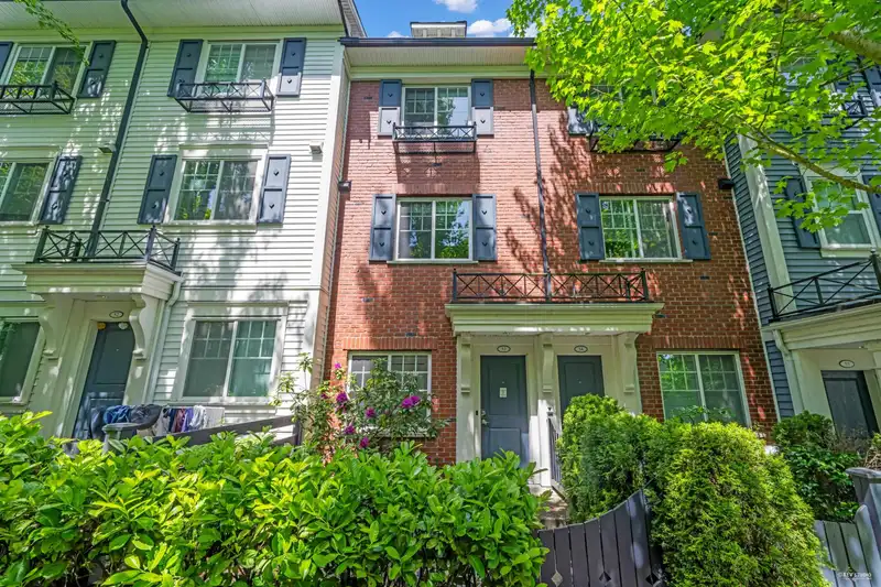 53 8767 162 STREET - photo 2 of 33