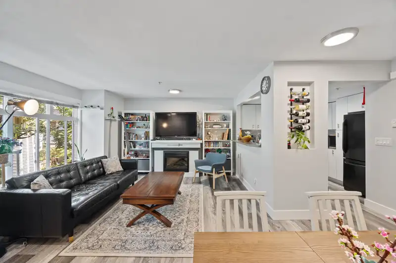 10 7428 SOUTHWYNDE AVENUE - photo 3 of 35