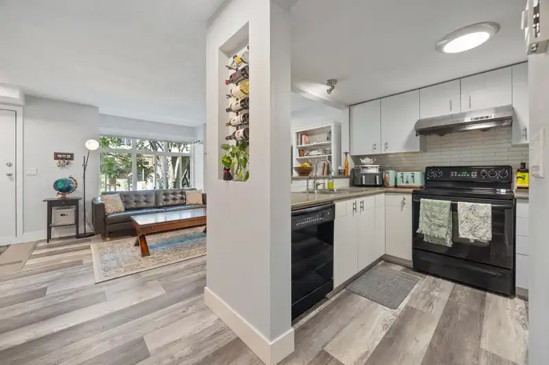 10 7428 SOUTHWYNDE AVENUE - photo 4 of 35