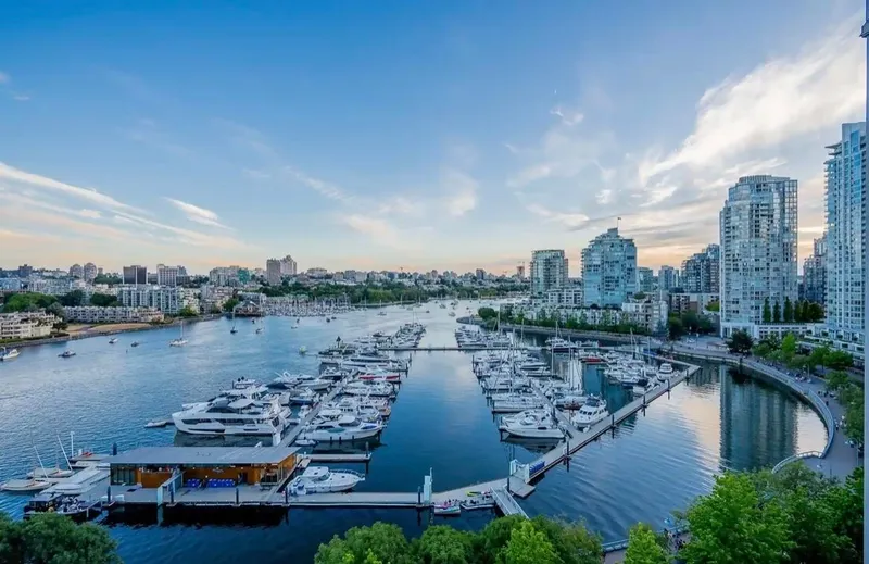 1507 1033 MARINASIDE CRESCENT - photo 2 of 25