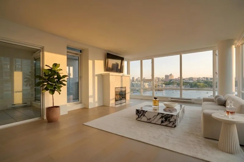 1507 1033 MARINASIDE CRESCENT - photo 3 of 25