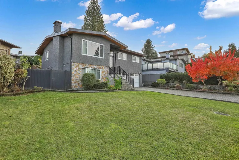 8225 NW BURNFIELD CRESCENT - photo 3 of 25