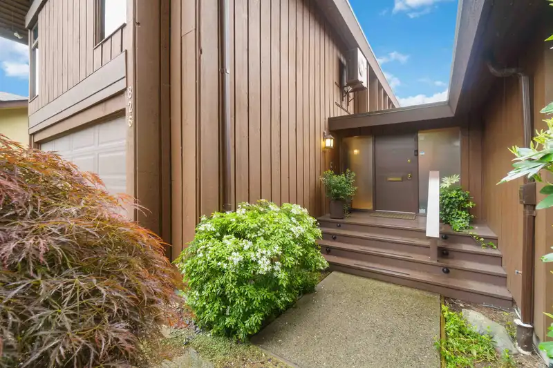 826 W 47TH AVENUE - photo 1 of 38