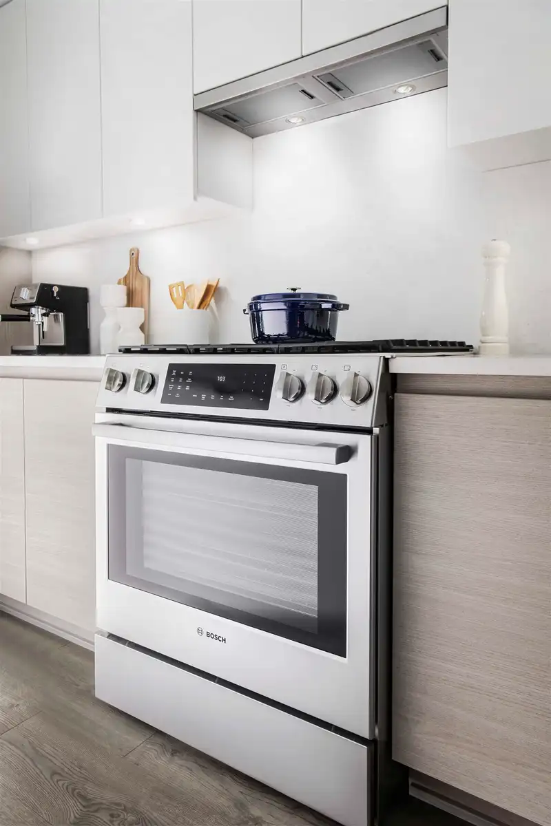 202 4788 HASTINGS STREET - photo 2 of 7