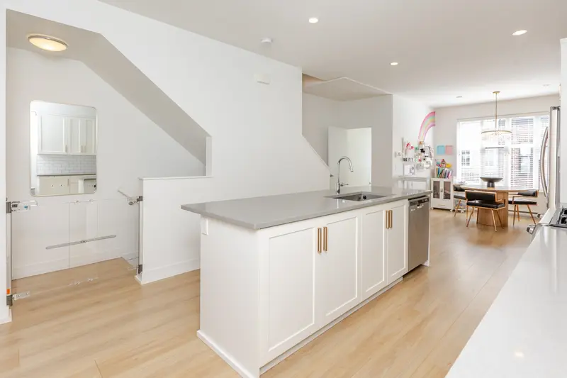 11 15588 32ND AVENUE - photo 2 of 25