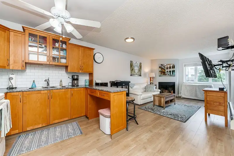 307 1122 KING ALBERT AVENUE - photo 2 of 17