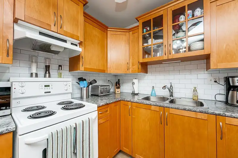 307 1122 KING ALBERT AVENUE - photo 4 of 17