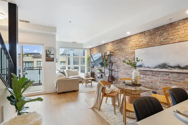 323 95 MOODY STREET - photo 3 of 29