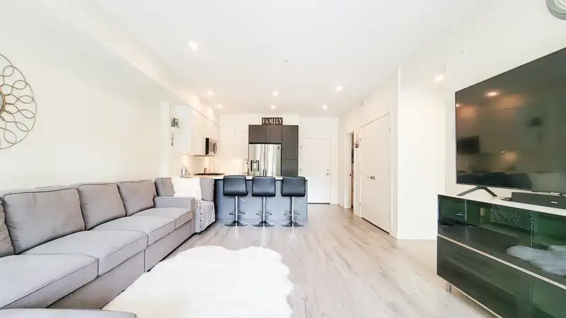 103 2649 JAMES STREET - photo 4 of 24