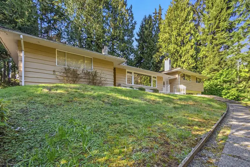 315 STEVENS DRIVE - photo 4 of 32