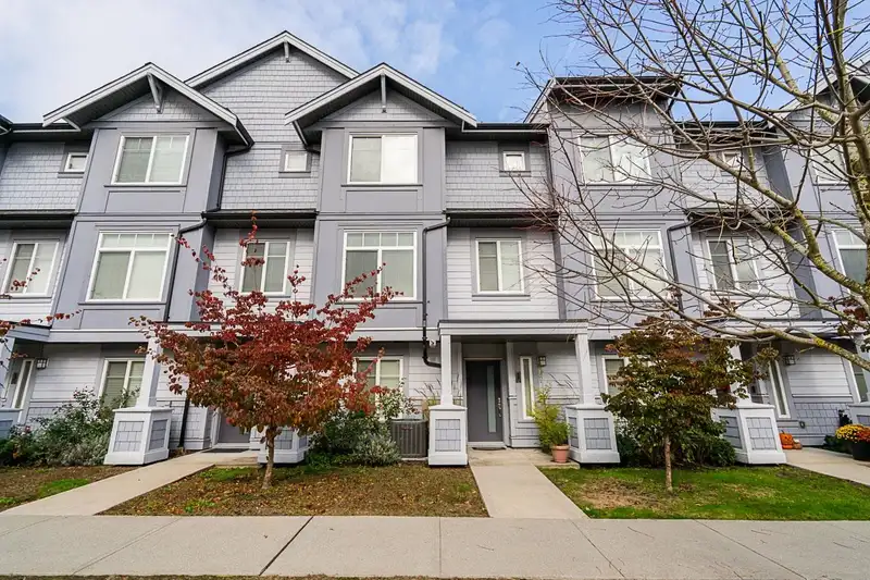 45 19239 70 AVENUE - photo 1 of 22