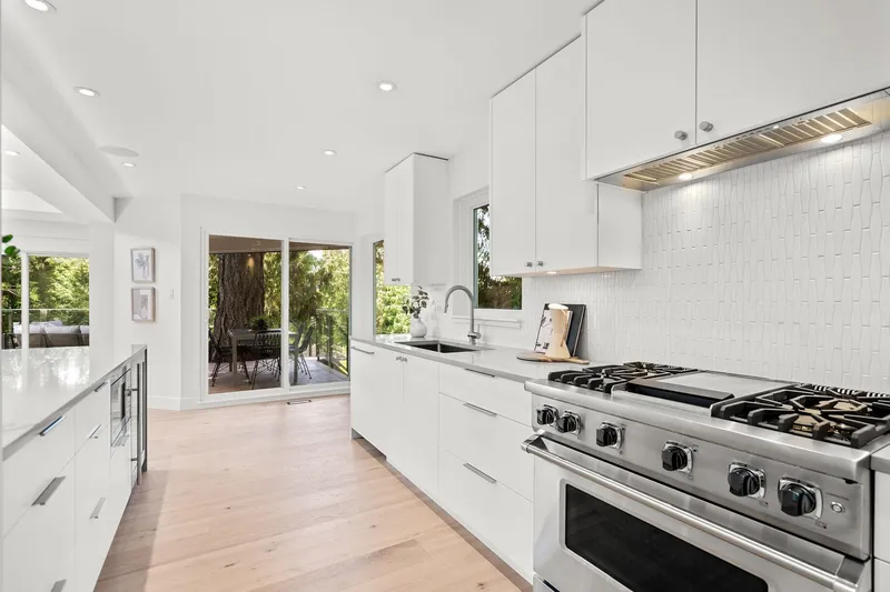 5061 BEAR LANE - photo 4 of 25