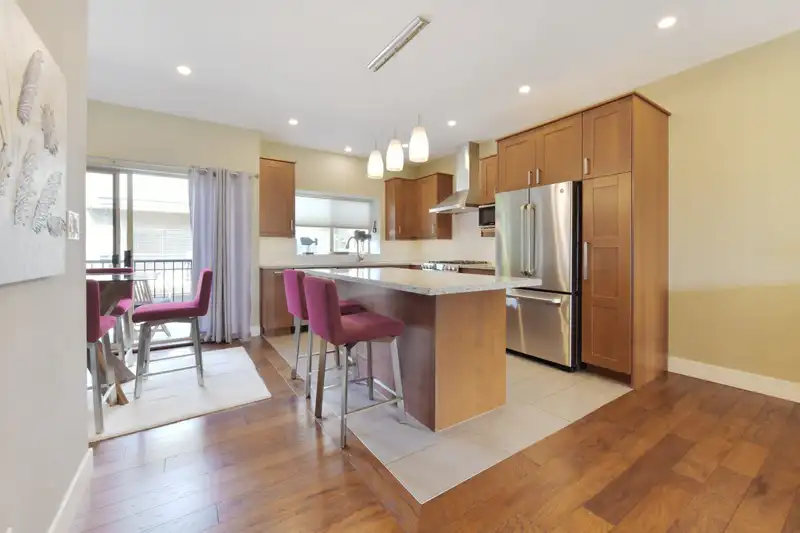 15415 RUSSELL AVENUE - photo 4 of 25